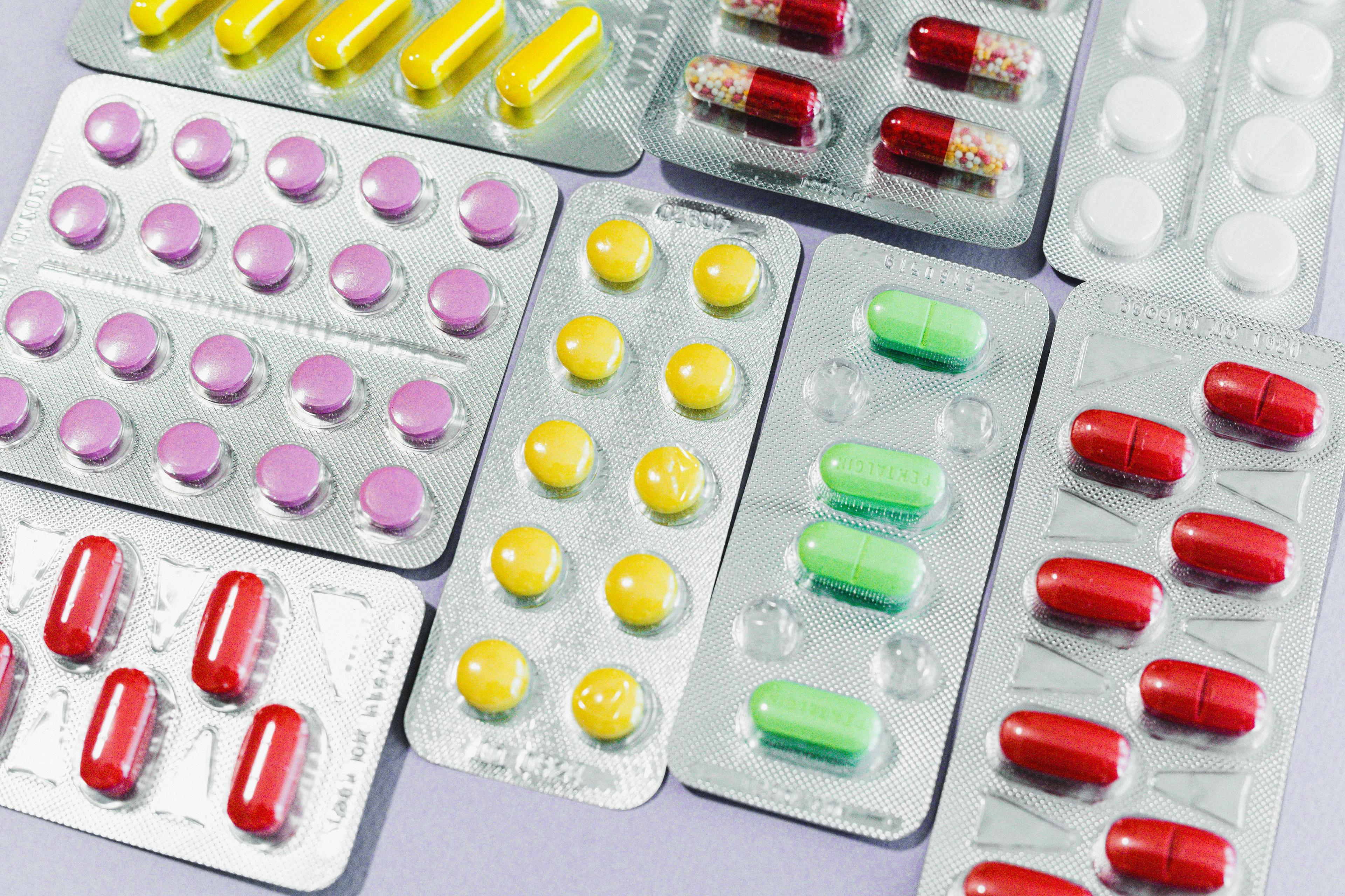 What are the different types of weight loss pill treatments at Synova?